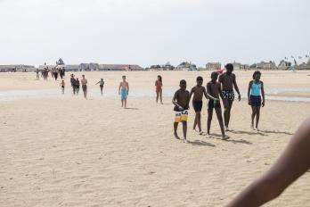 07-Ouistreham-mer-jeunes-15.jpg